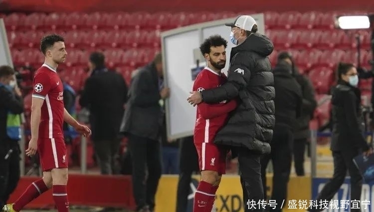 诺伊尔：没考虑重返德国队，希望活在当下和拜仁一起奋斗（诺伊尔：不考虑回归国家队，专注当下，与拜仁并肩作战）