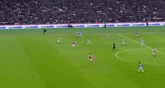 巴特萨基还没来不及走到替补席跟教练击掌普利西奇就完成了进球！（巴特萨基还没来得及在替补席与教练击掌，普利西奇就已破门！）