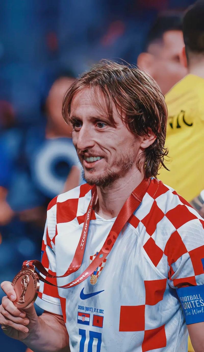 全面即战力！陈林坚10中4&三分6中3拿到12分5板2助1断（攻防兼备！陈林坚10投4中、三分6中3，贡献12分5板2助1断）