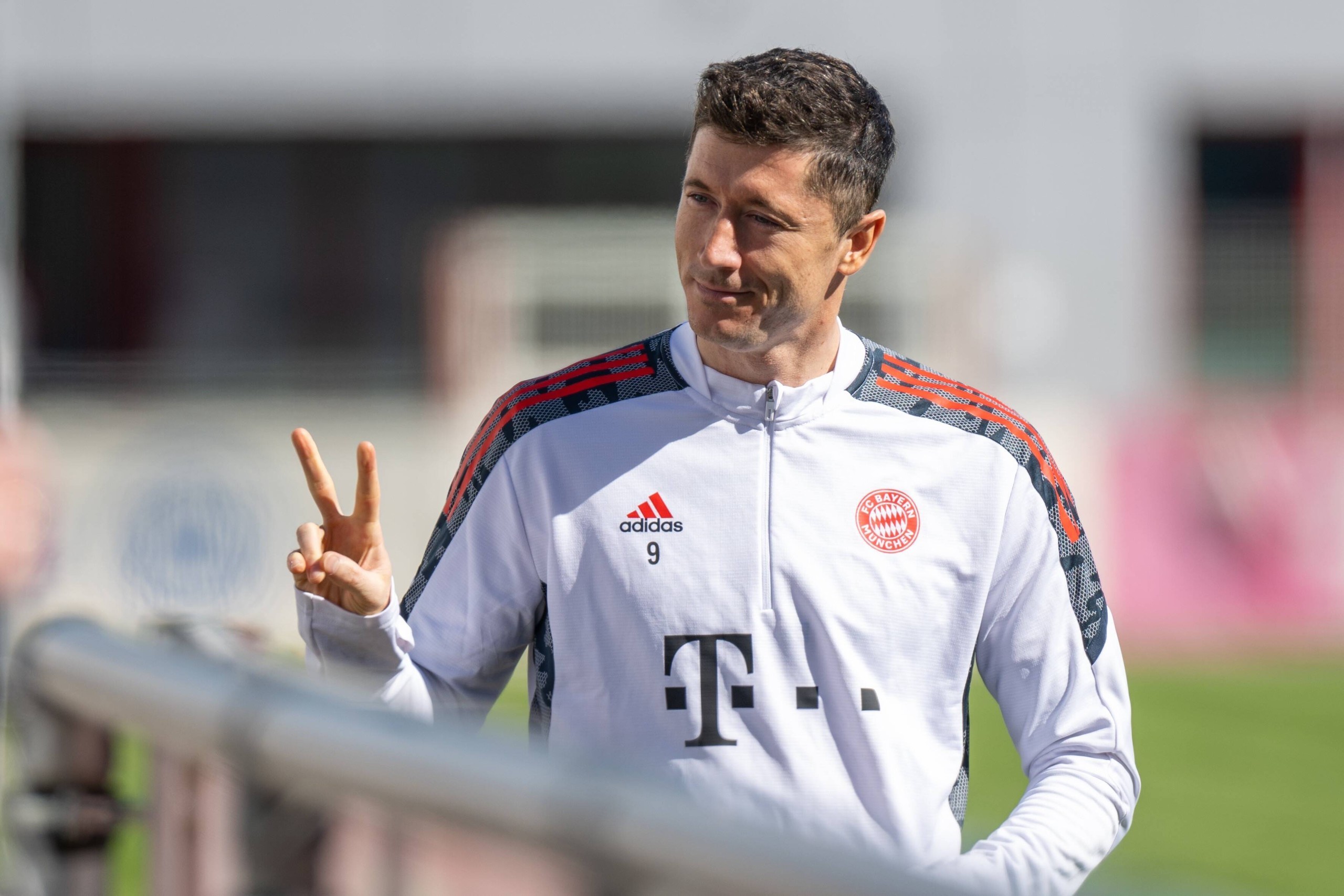 记者：在安古伊萨伤势确定后，那不勒斯立即瞄准了弗拉泰西（记者：安古伊萨伤情敲定后，那不勒斯火速锁定弗拉泰西）