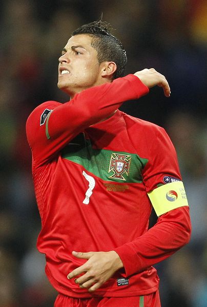 愿无大碍，蒯纪闻谢场时被拍到手臂缠着绷带（希望无恙，蒯纪闻赛后致谢时被目击手臂缠绷带）