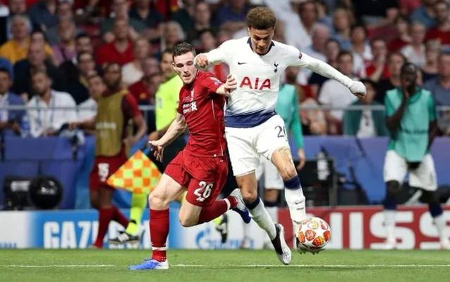 欧联比赛中一球员嘲讽对手鼻子形状，多名队友上前打抱不平（欧联赛场突发口角 球员讥讽对手鼻型 多名队友上前力挺）