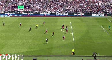 巴萨弃将身价暴涨1500万欧 成巴甲第一身价 33场16球3助（前巴萨球员身价飙升1500万欧，33战16球3助登顶巴甲身价榜）