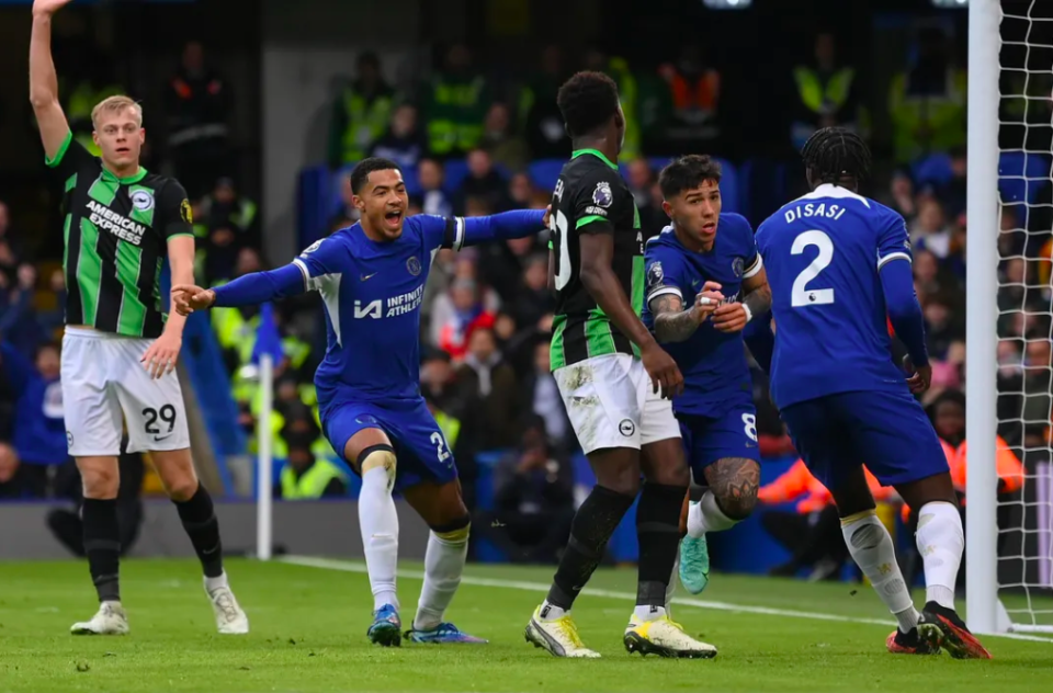 赵丽娜：走了70所学校，女孩踢球屈指可数；想让女孩踢球普及（赵丽娜：走访70校发现踢球女孩凤毛麟角，盼女足参与更普及）