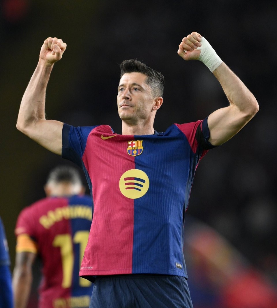 埃基蒂克成为西塞后首位为利物浦单场联赛打入2球的法国球员（埃基蒂克成西塞后首位在单场联赛为利物浦梅开二度的法国球员）