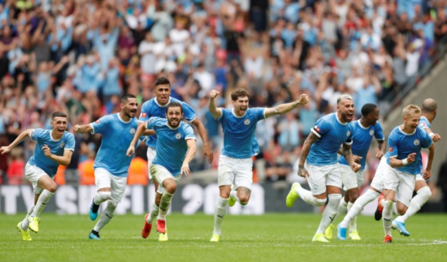 传记作者：莱万年少时常因身材自卑；他与渣叔的关系起初不好（传记作者称：莱万少年常为身材自卑，初期与克洛普关系紧张）