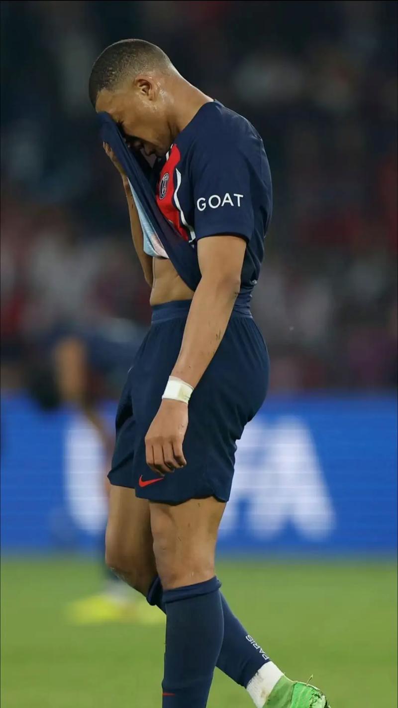 李章洙回渝参加足协杯夺冠25周年纪念赛，感慨儿子当年才初中（李章洙重返重庆出席足协杯夺冠25周年纪念赛，感叹儿子当年还在上初中）